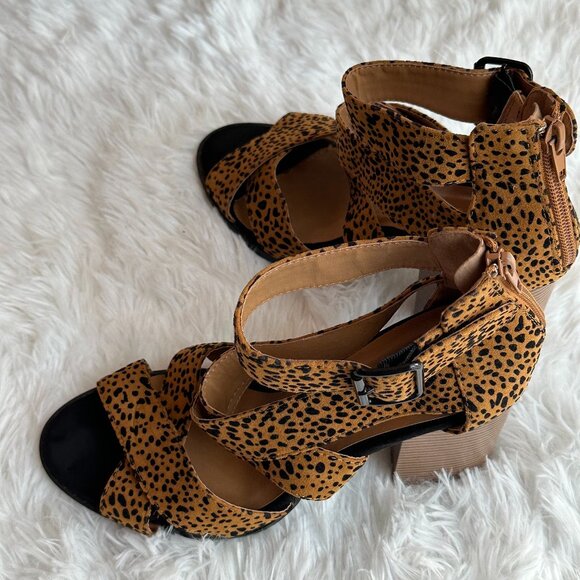 Qupid Animal Print Strappy Stacked Zip-Back Closure Heels Size 8 - Picture 9 of 13